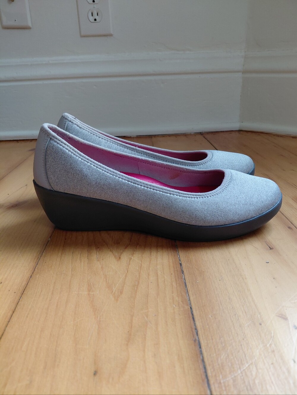 Crocs Wedge Pump Dual Comfort Wedge Heel closed toe shoes slip on size 10 Gray